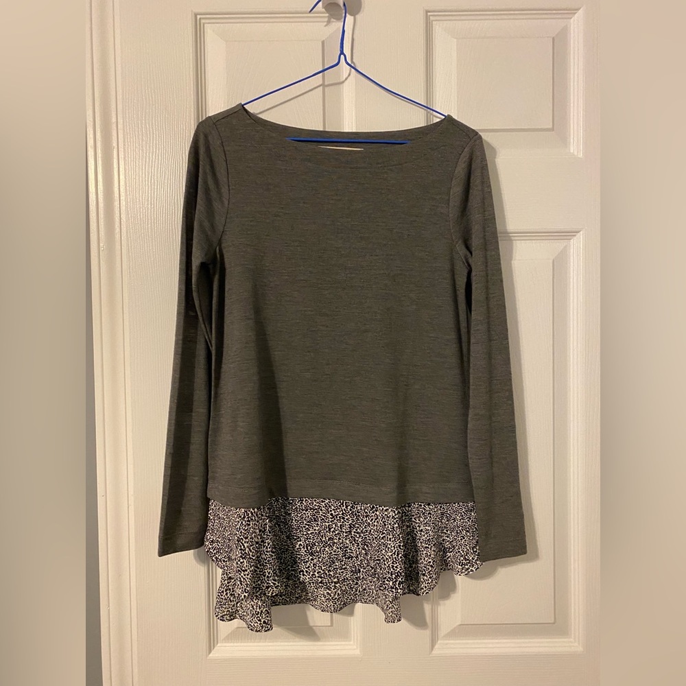 LOFT long sleeve gray shirt with leopard print detail XXSP